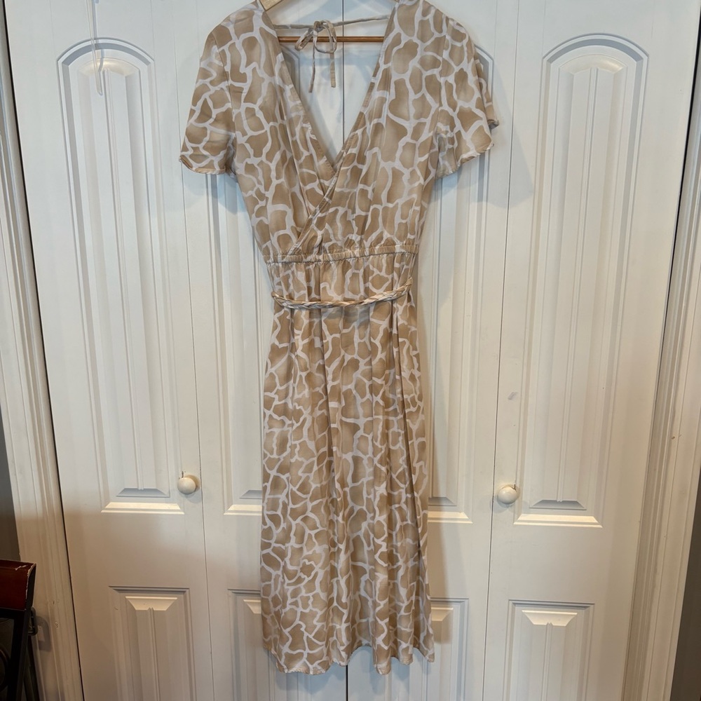 Loft Beach Tan‎ And White Dress Size Small